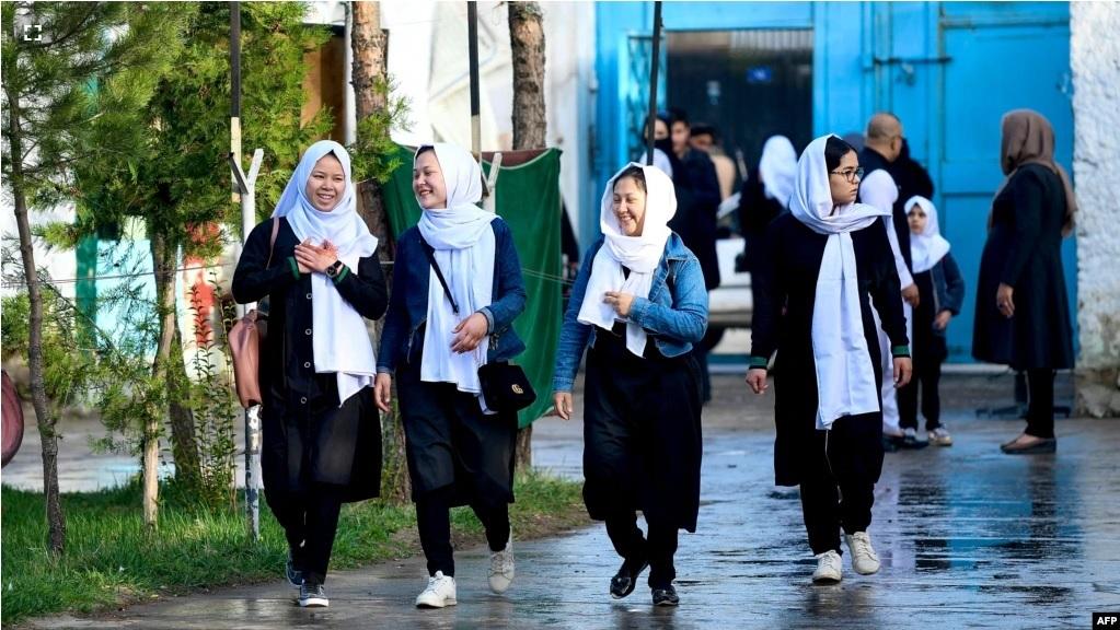 دختران افغانستان، پنج سال انتظار پشت درهای بسته آموزش